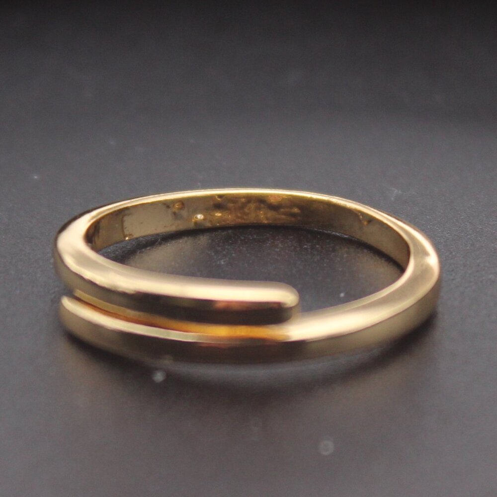 127256-US 8.5 Gold Ring Band.